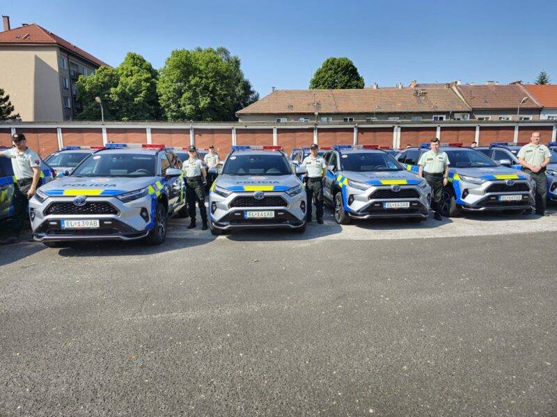 Toyota RAV4 PHEV, nové policajné autá s novým dizajnom (2)