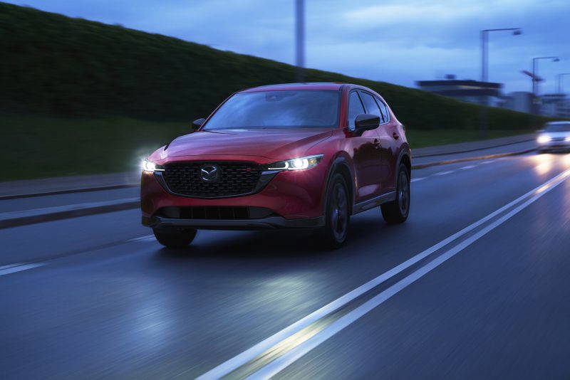 Mazda CX-5, hybridný pohon, paralelný hybrid, crossover, nový model Mazdy, Skyactiv-Z, elektromotor, spaľovací motor, technológia Mazda, špionážne fotografie, CX-5 premiéra, hybridné SUV.

