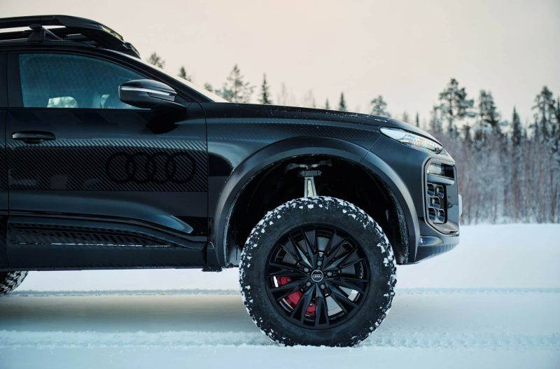 Audi Q6 e-tron offroad už vo februári debutuje s výkonom 380 kW a technológiami, ktoré nadchnú nejedného fanúšika motoršportu.