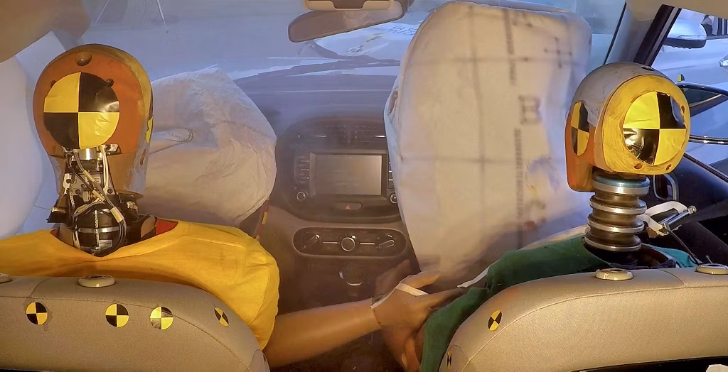 Váš airbag môže byť nefunkčný a vy o tom zrejme nebudete vedieť do chvíle, kým sa nestane nejaké nešťastie. Podvod s airbagmi vraj robí každý tretí predajca.