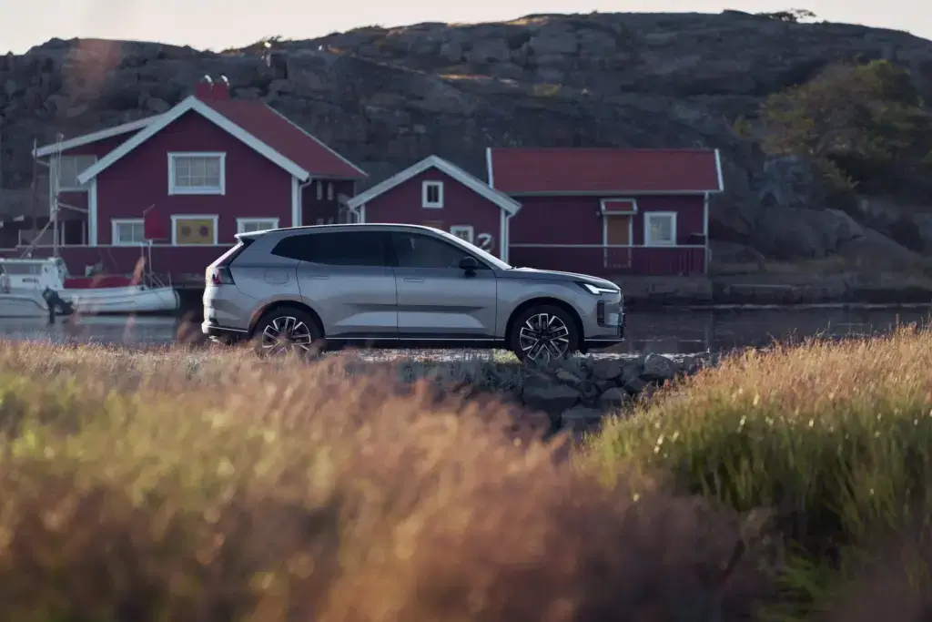 Prepad predaja BEV o 21 % donútil Volvo k realistickejšej vízii. Máme analýzu technológií PHEV a EREV, ktorá sa stane náhradou za XC90.