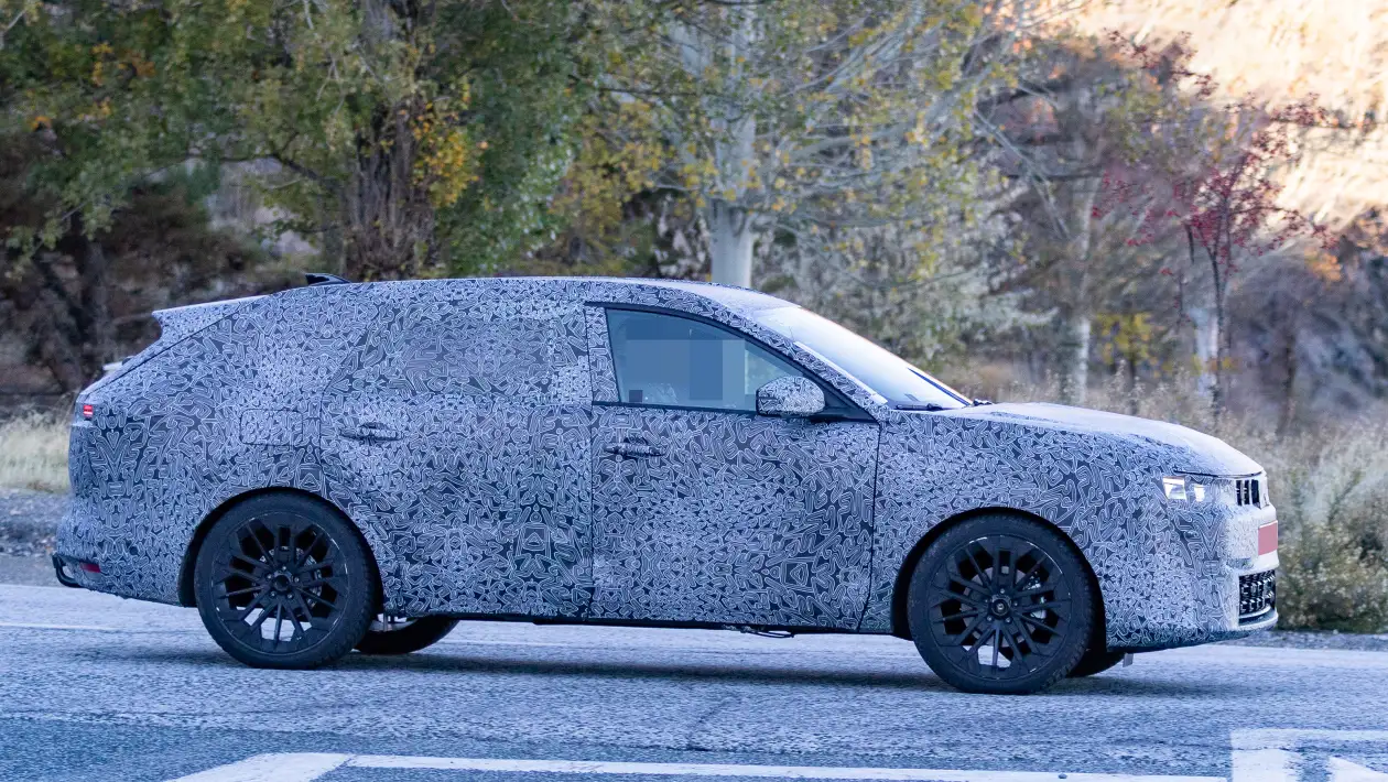 Práve týmto modelom sa chystá Dacia vstúpiť do (pre automobilku nového) segmentu C. Pre Škodu Octavia to bude silný konkurent.